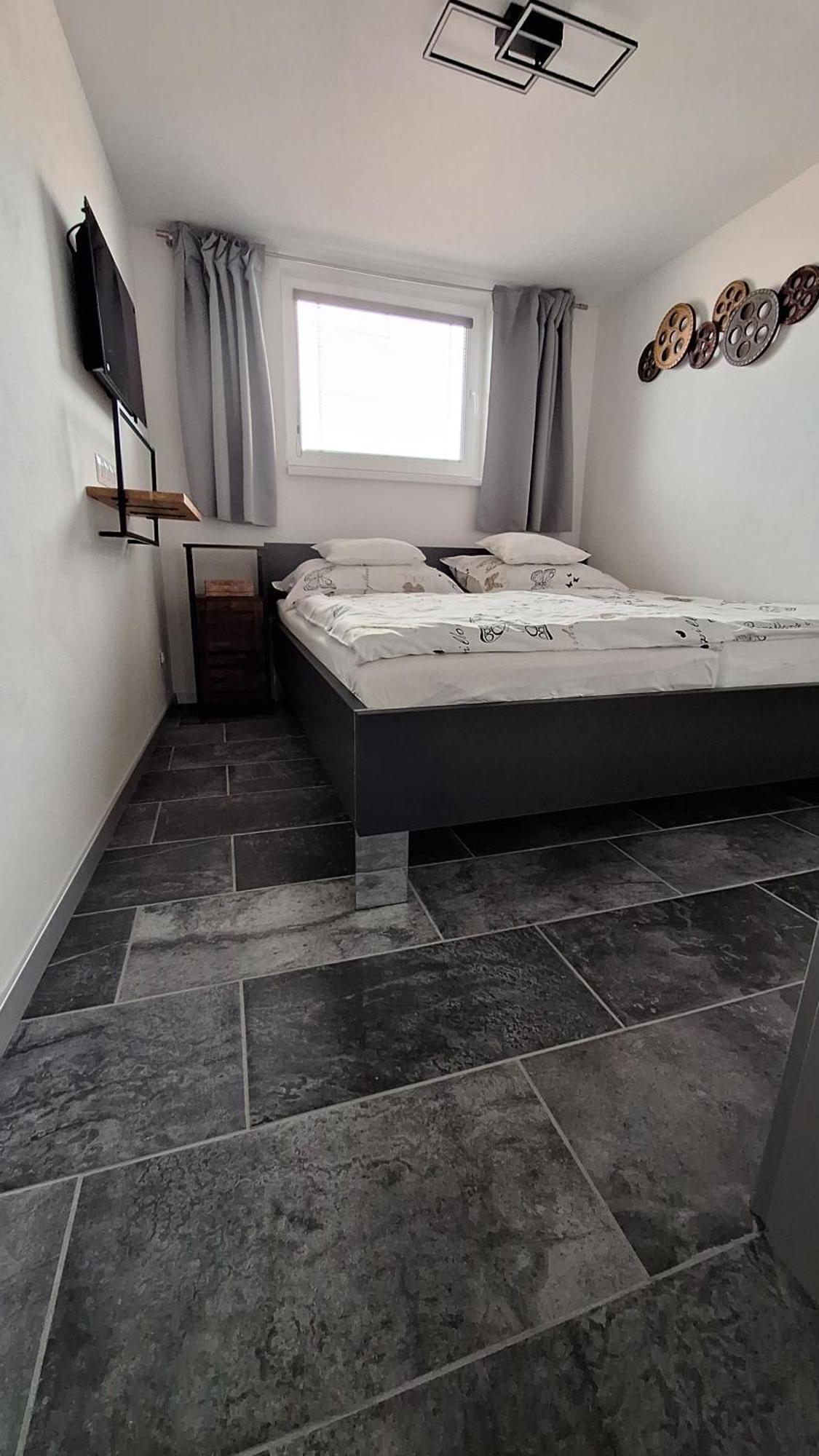 Bungalov Na Brehu Labe S Vlastnim Molem Pardubice Luaran gambar